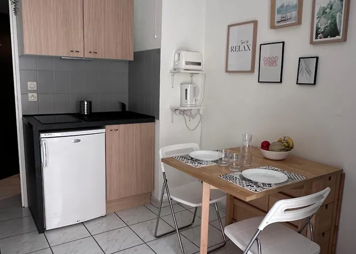 Tranquil Studio: Coastal Comfort Near St. Raphael & St. Tropez